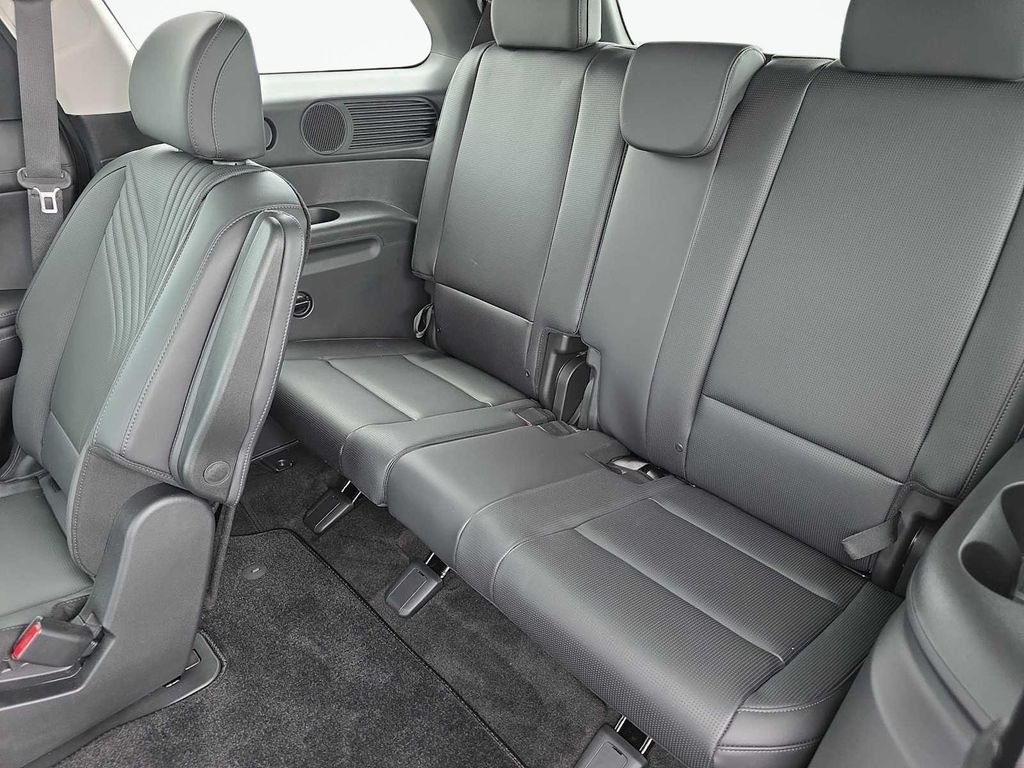 Used 2026 Black Hyundai SEL 7P image 30