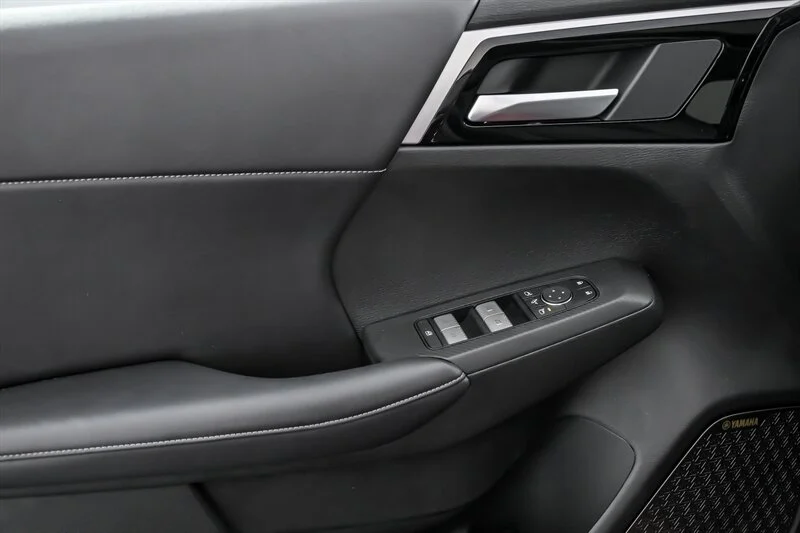 2025 Mitsubishi Outlander SE - Photo 10