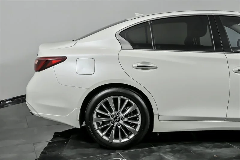 Used 2020 Majestic White INFINITI 3.0T Luxe image 11