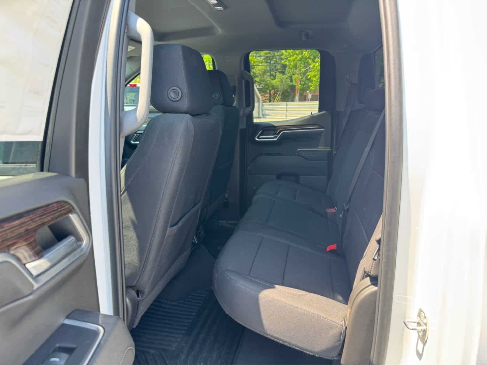 Used 2024 Summit White GMC Elevation image 11