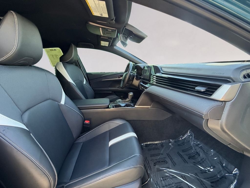 Used 2025  Toyota SE image 17