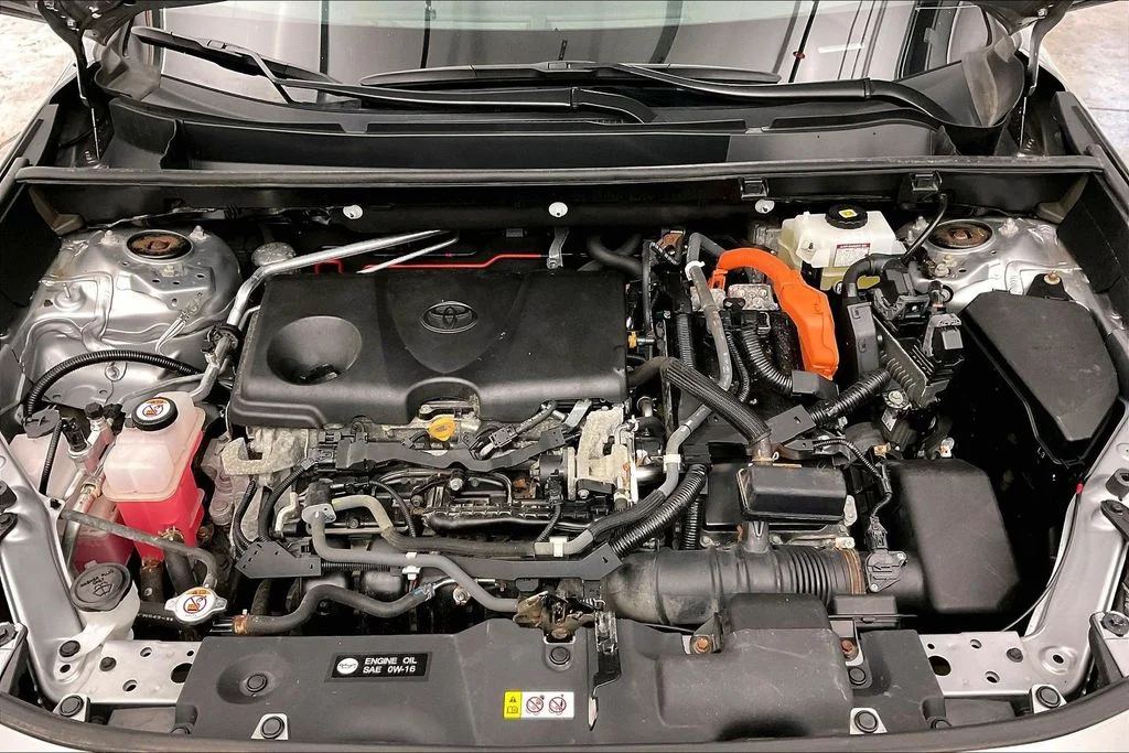 Certified Used 2021 Silver Toyota LE image 14