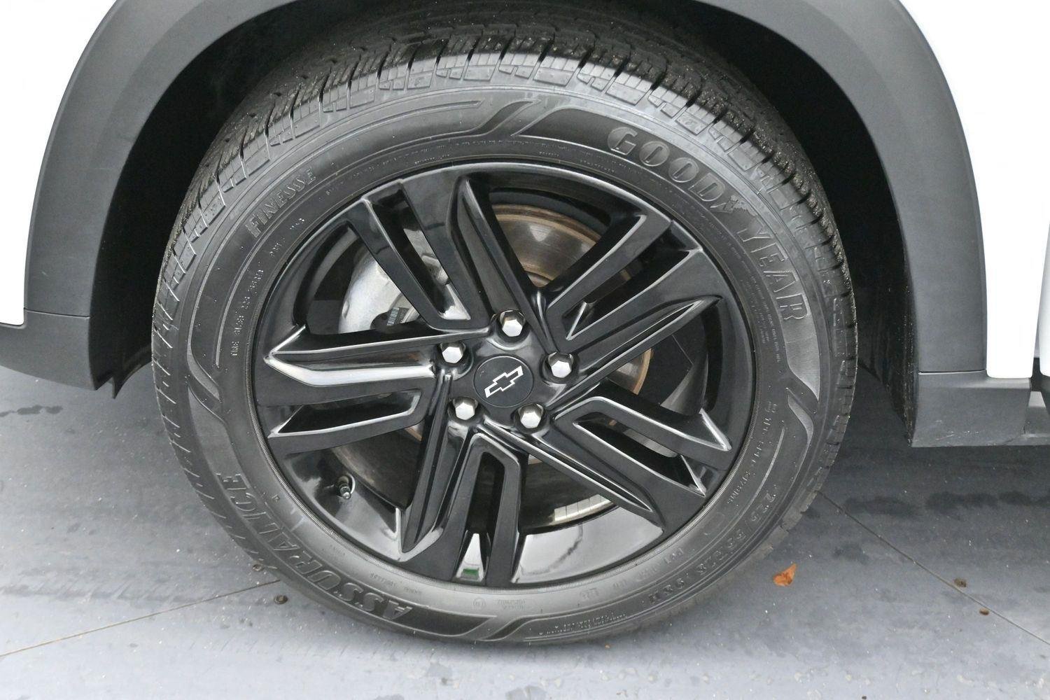 Used 2025 Summit White Chevrolet ACTIV image 33