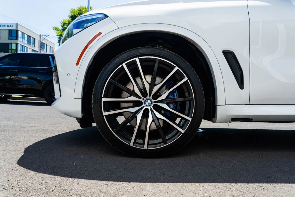 Used 2019 White BMW xDrive50i image 7