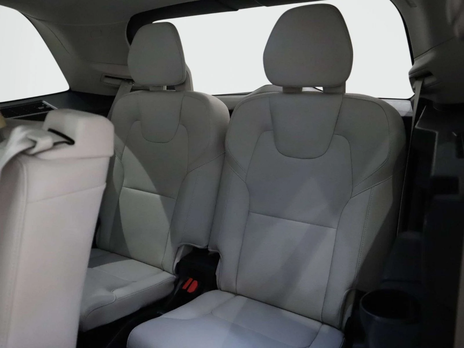 Used 2025 White Volvo Plus image 15