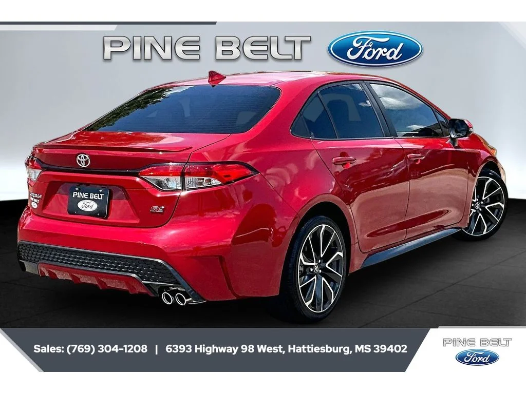 Used 2020 Barcelona Red Metallic Toyota SE image 11