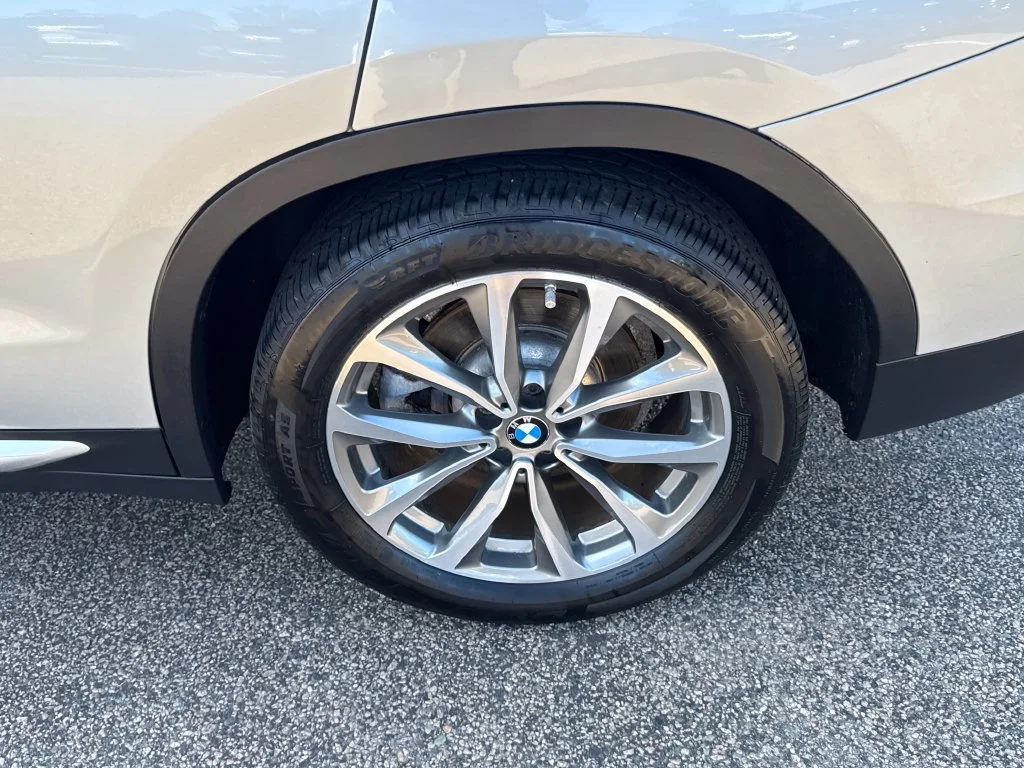 Used 2019 Silver BMW xDrive30i image 41