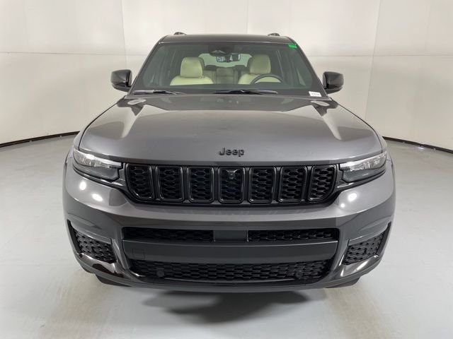 New 2025 Baltic Gray Metallic Clear-Coat Exterior Paint Jeep Limited image 3