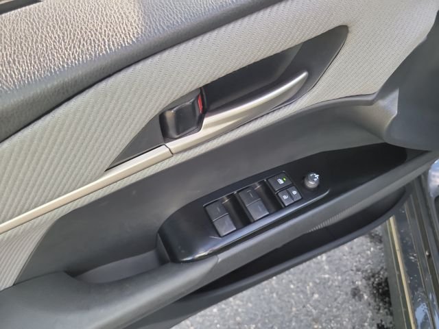 Used 2025  Toyota SE image 15