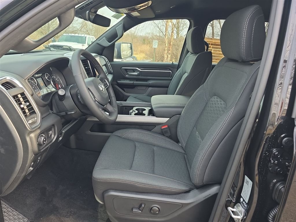 New 2026 Diamond Black Crystal Pearl-Coat Exterior Paint RAM Big Horn/Lone Star image 17