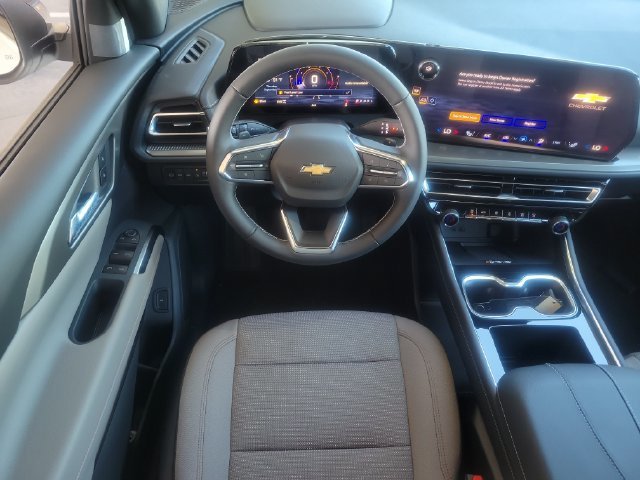 New 2027 Polar White Tricoat Chevrolet LT image 7