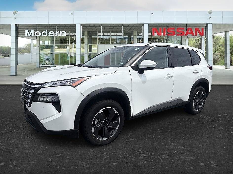 Certified Used 2025 Everest White Pearl Nissan SV image 1