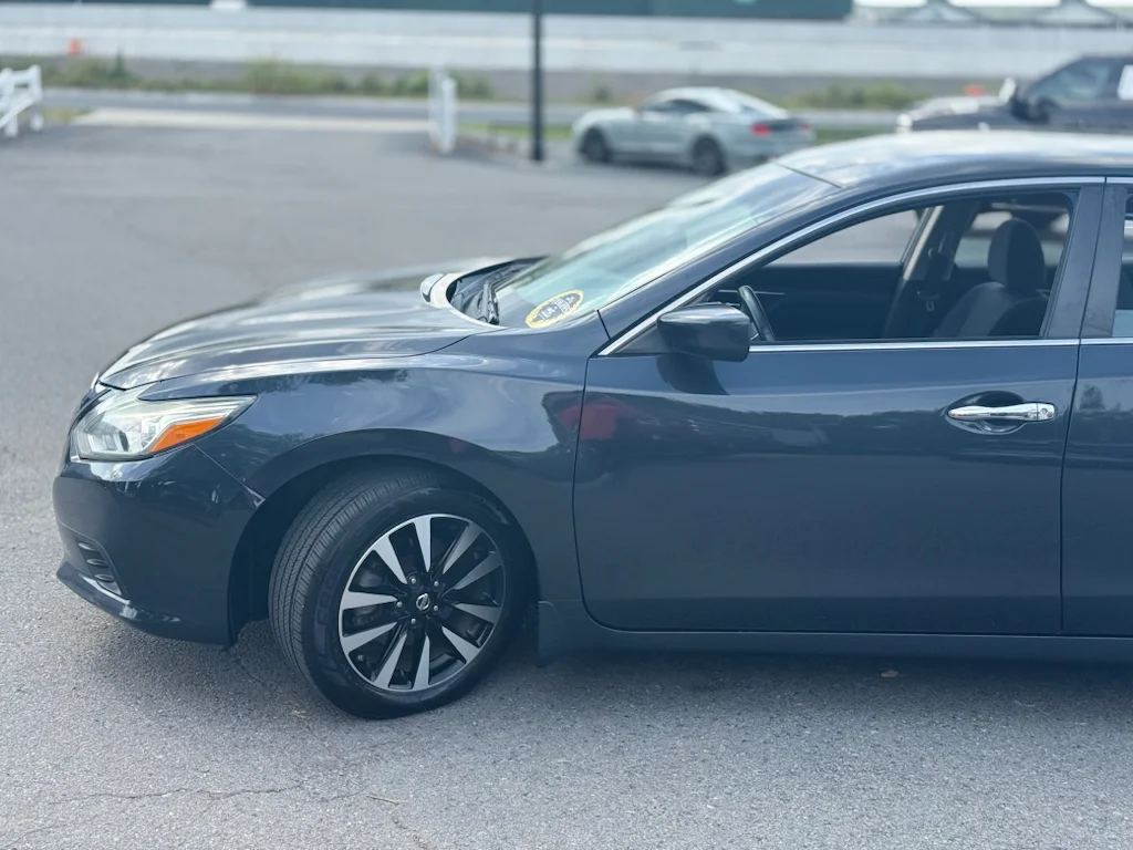 Used 2018 Storm Blue Nissan 2.5 SV image 11