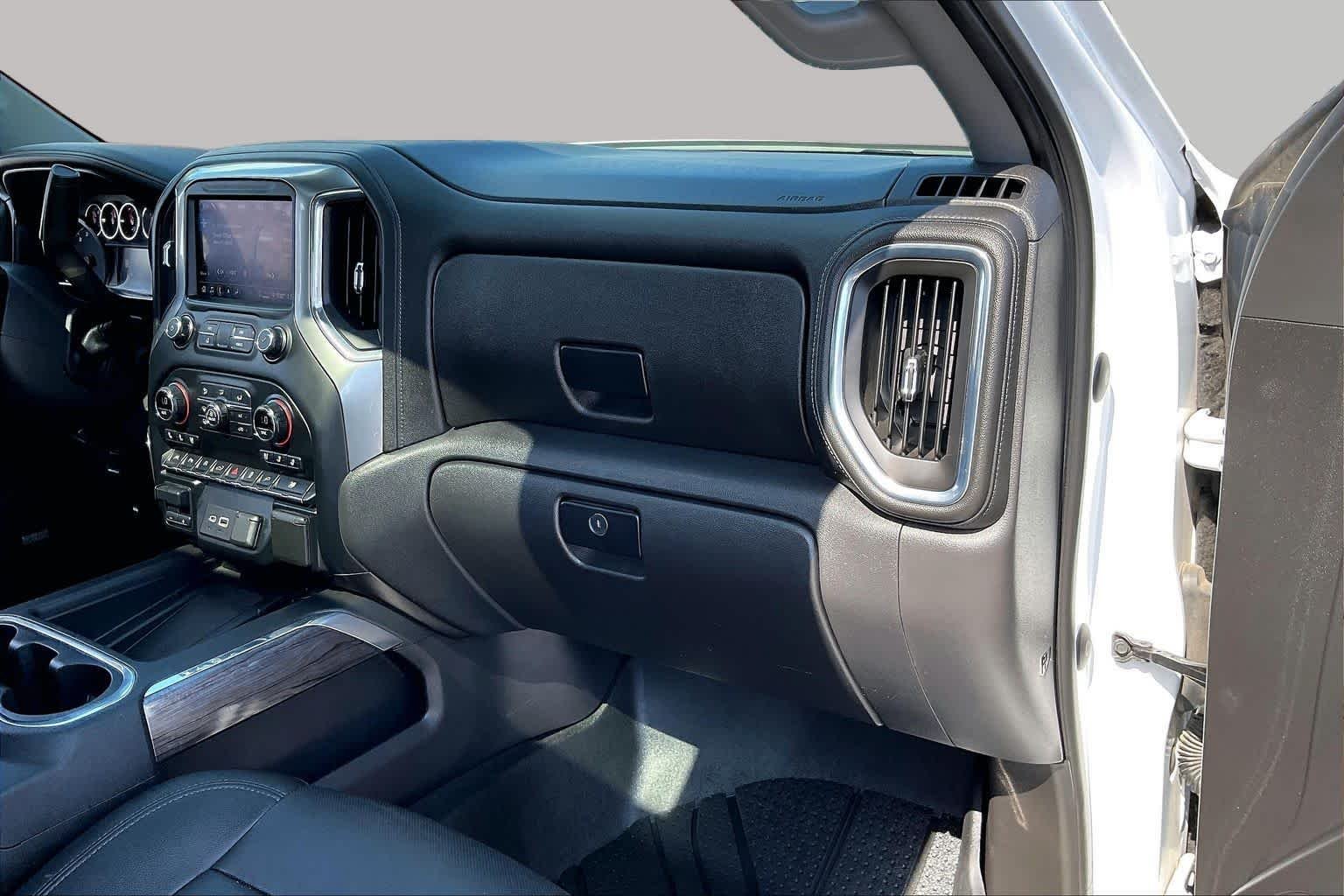 Used 2021 Iridescent Pearl Tricoat Chevrolet LTZ image 18