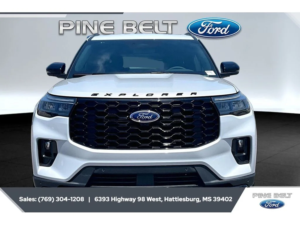 New 2026 Space White Metallic Ford ST-Line image 3