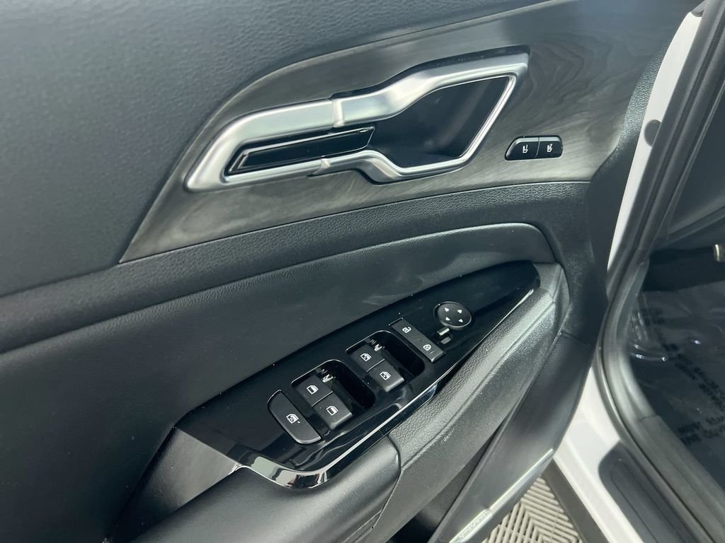 Used 2023 White Kia X-Pro Prestige image 16