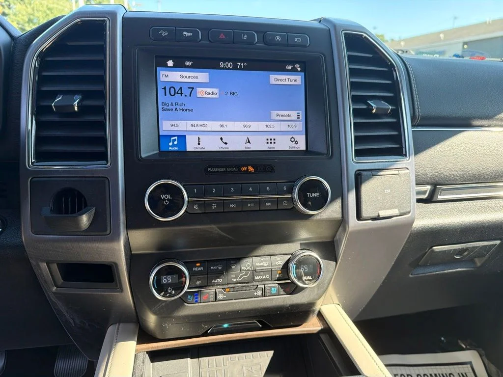 Used 2019 White Ford Platinum image 18