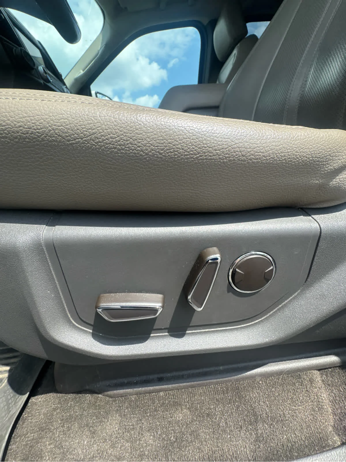 Used 2019 White Platinum Metallic Tri-Coat Ford Limited image 12