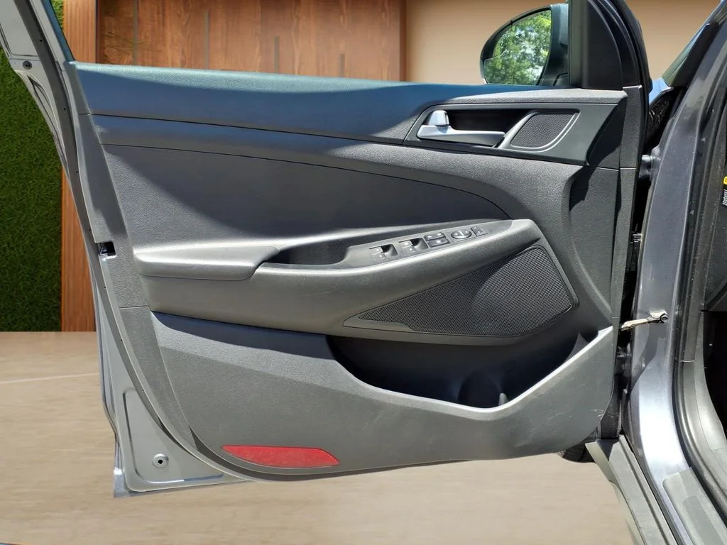 Used 2017 Gray Hyundai SE image 19