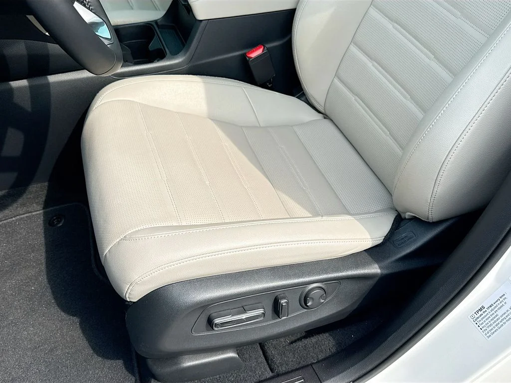 Used 2026 Platinum White Pearl Honda EX-L image 23