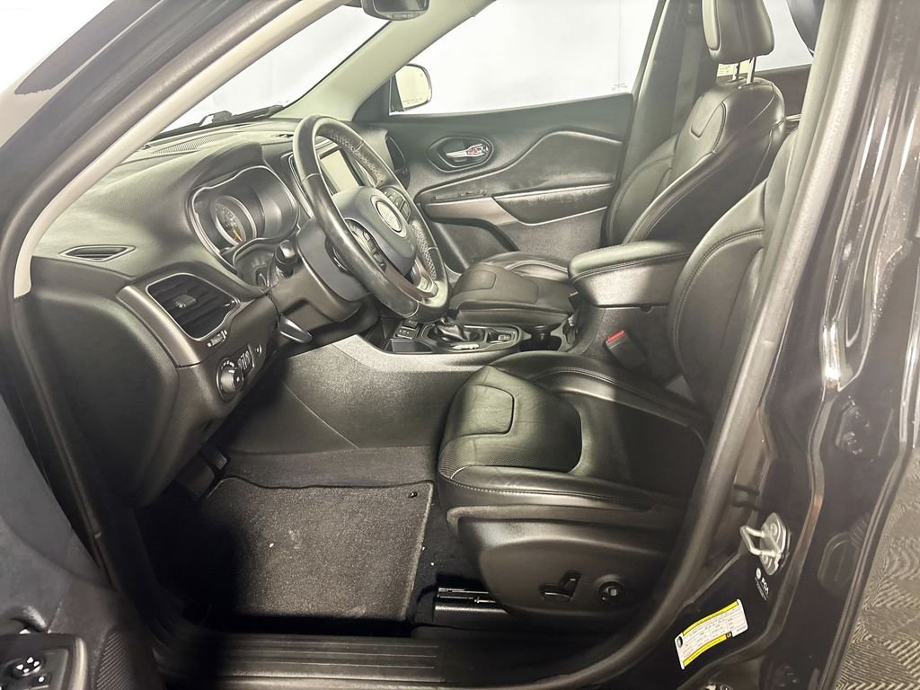 Used 2021 Diamond Black Jeep Latitude Lux image 11