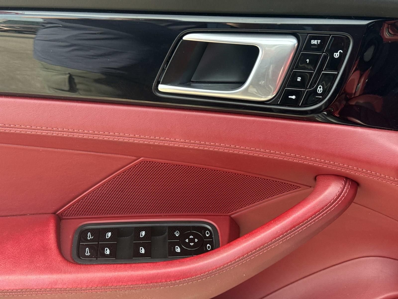 Used 2018  Porsche 4S image 20