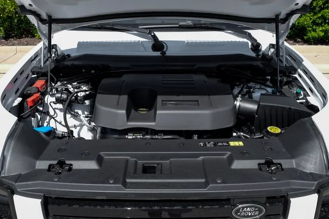New 2026 White Land Rover X-Dynamic SE image 59