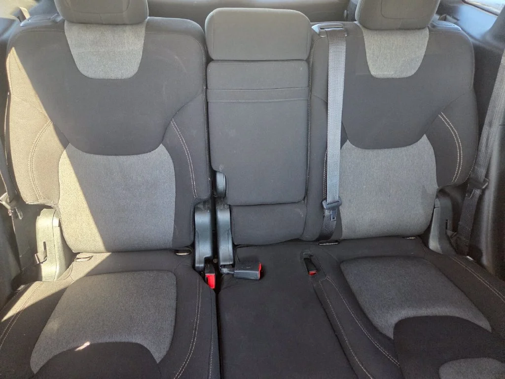 Used 2018 Gray Jeep Latitude image 30