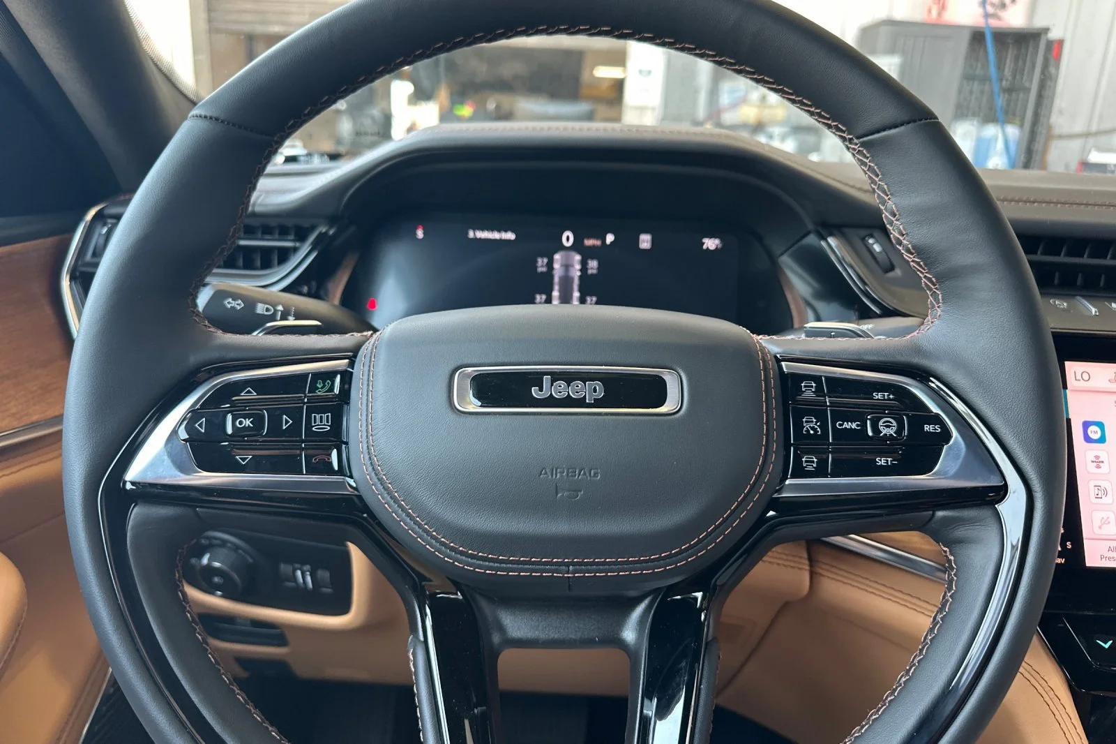 New 2026 Diamond Black Crystal Pearl-Coat Exterior Paint Jeep Summit image 24