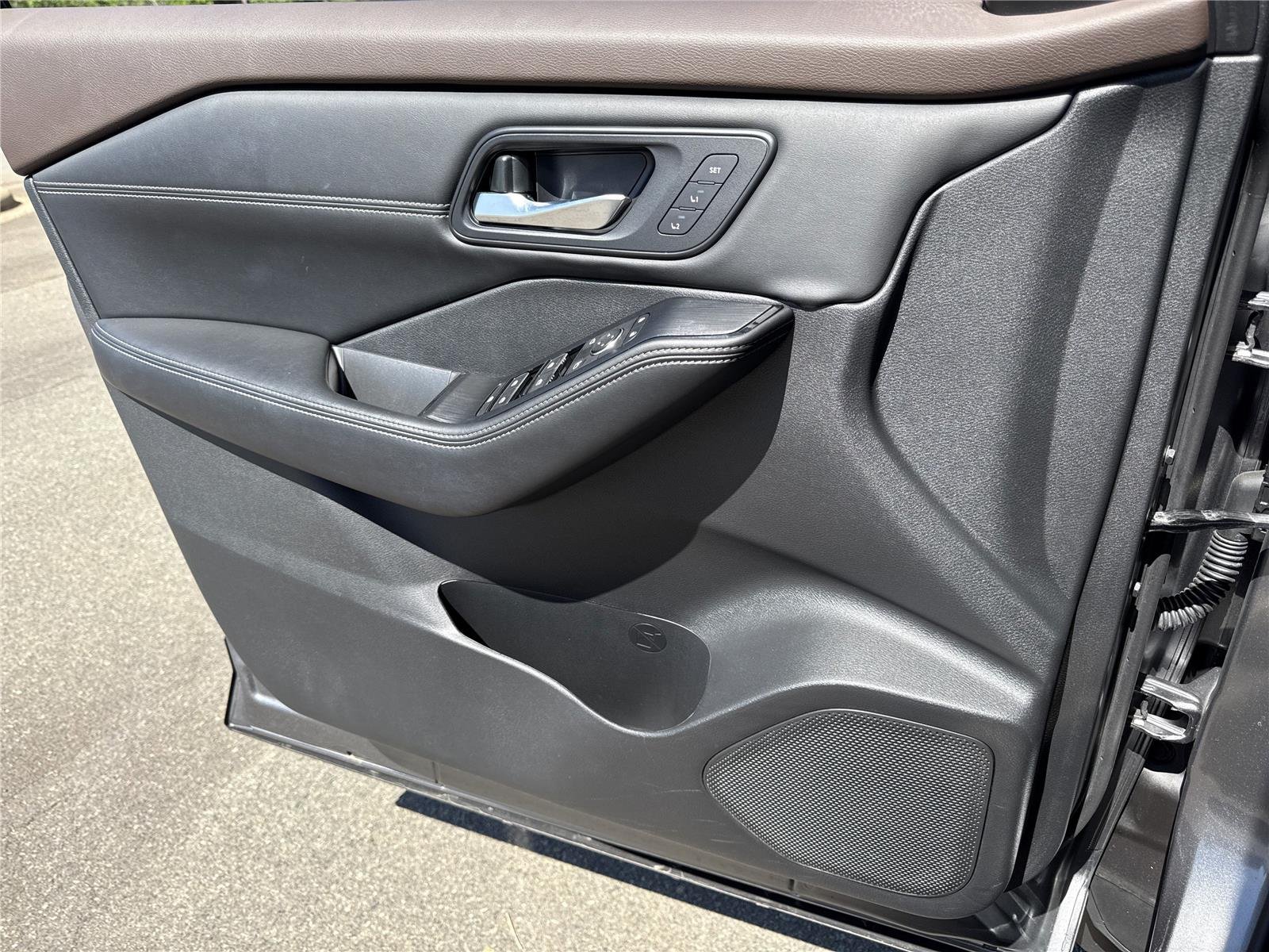 Used 2023 Gun Metallic Nissan SL image 16