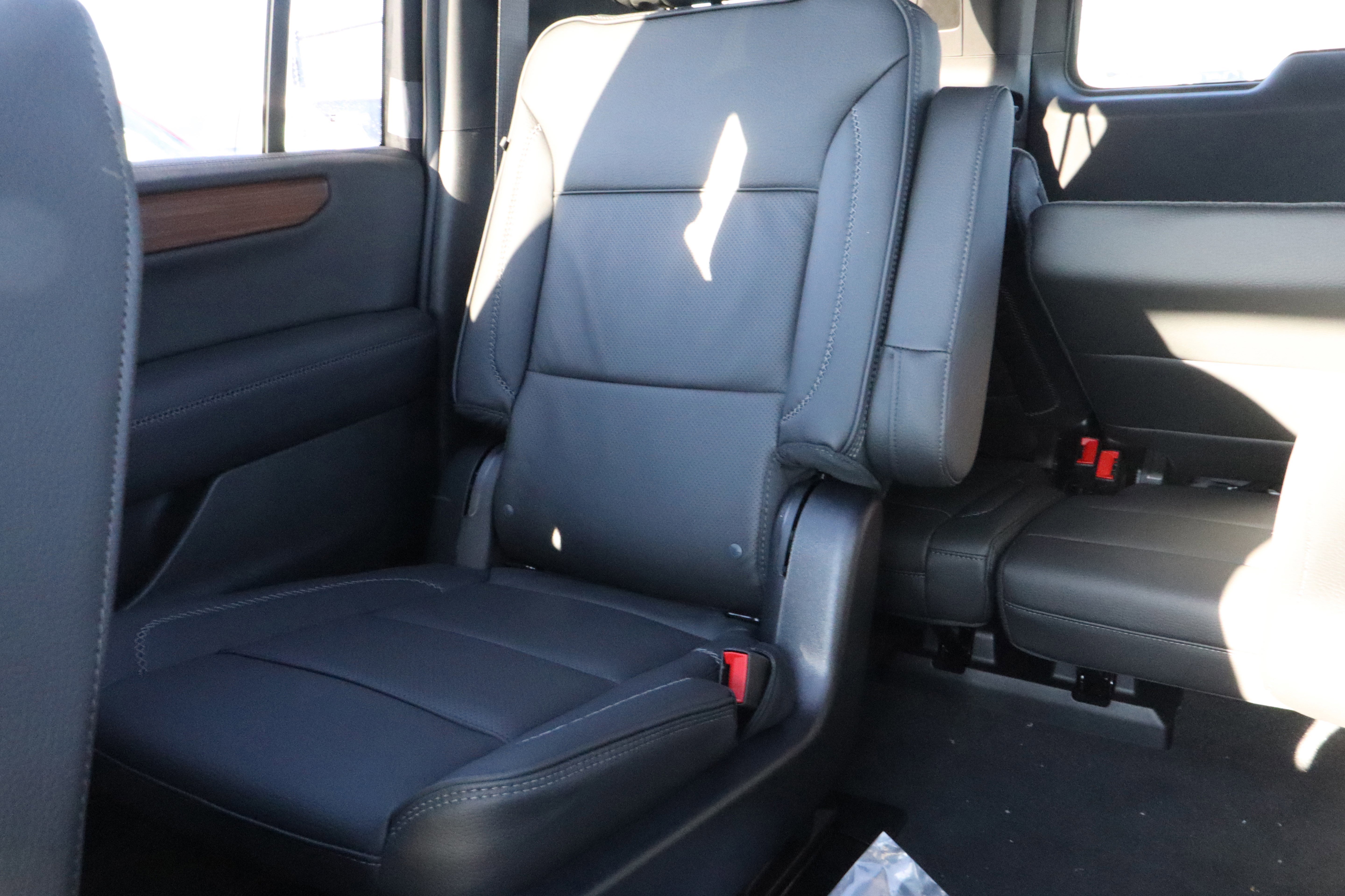 2026 GMC Yukon XL Denali - Photo 13