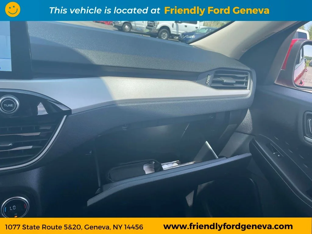 Used 2020 Red Ford SE image 25