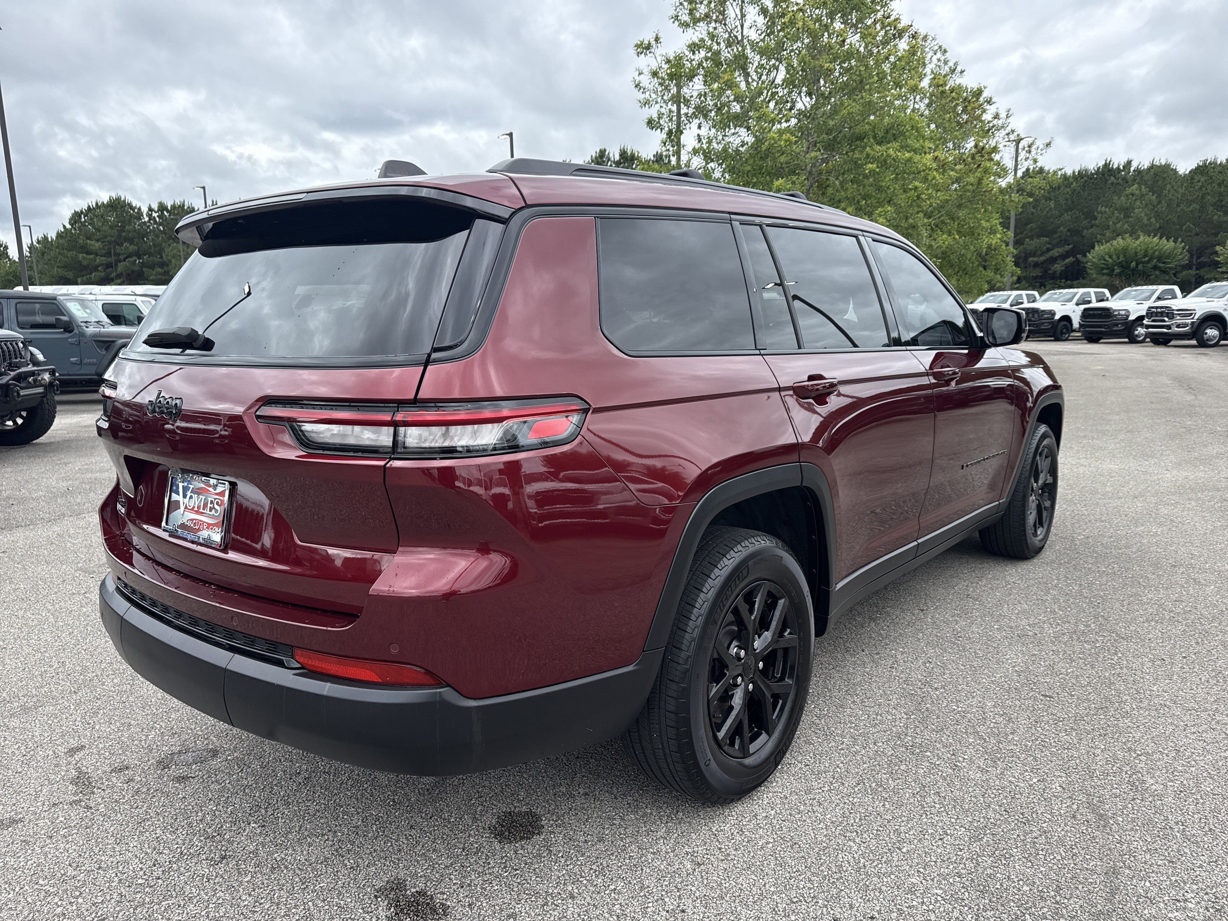 Used 2024 Velvet Red Pearlcoat Jeep Altitude image 7