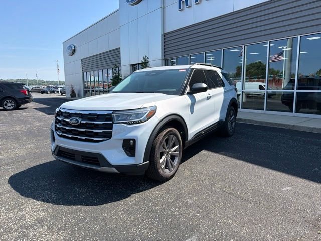 New 2026 Space White Metallic Ford Active image 7