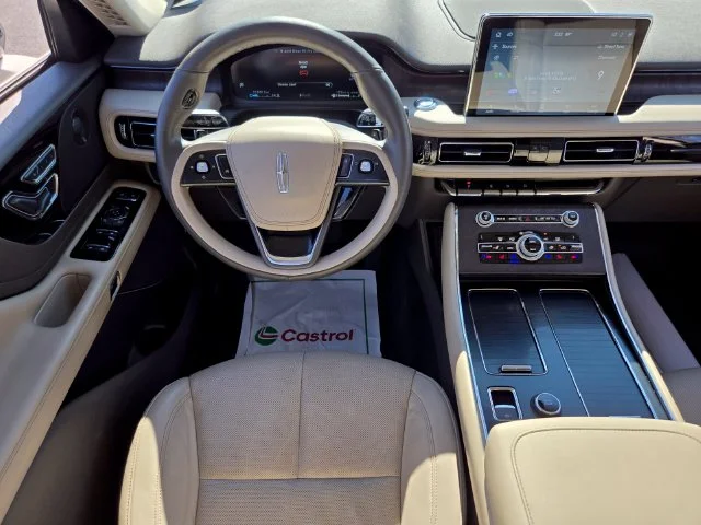 Used 2020 White Lincoln Reserve image 13