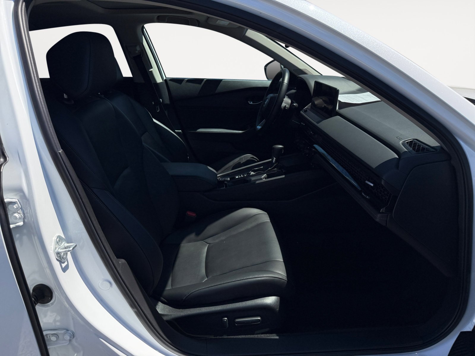 Used 2025 White Honda Touring image 19