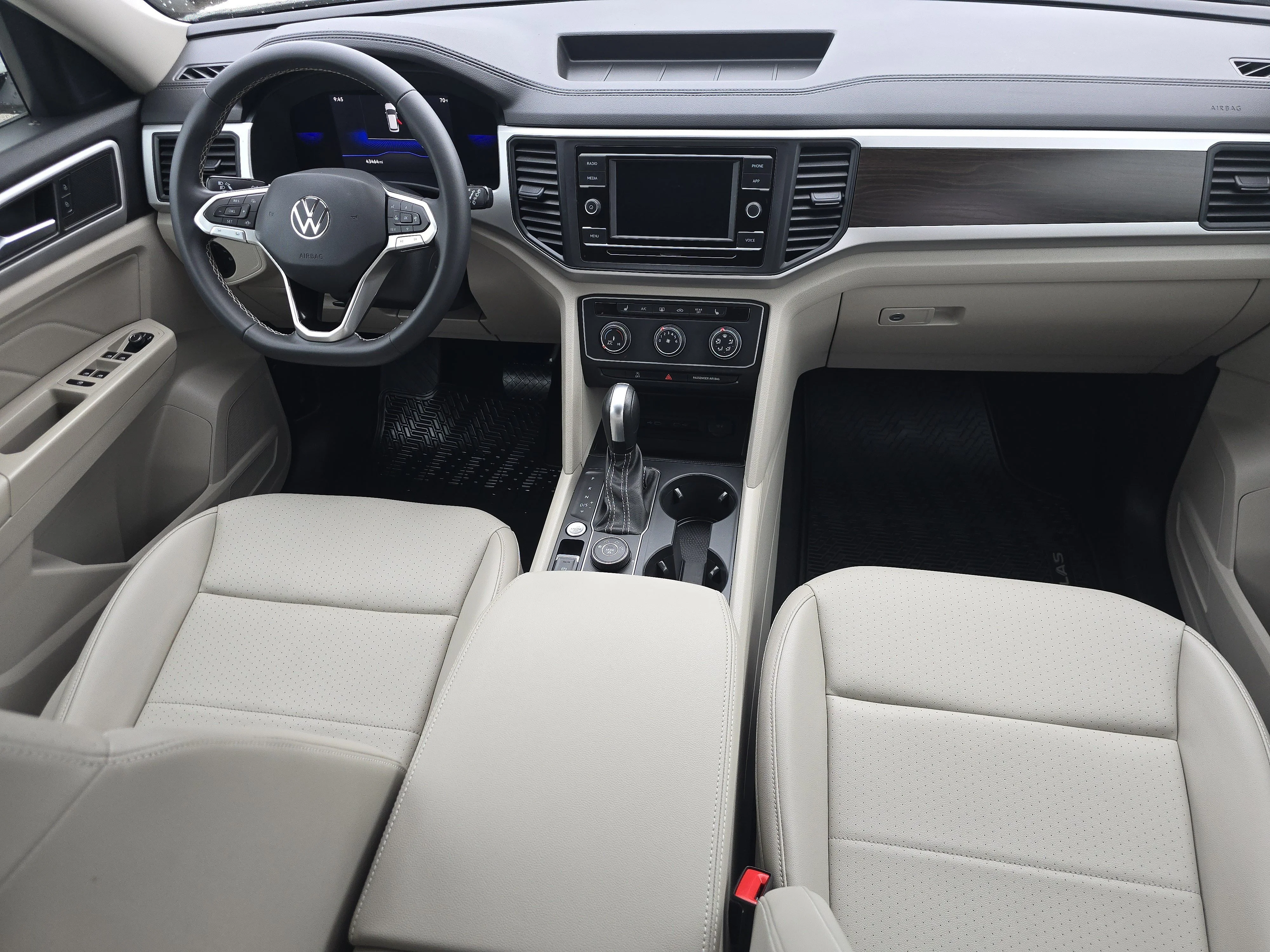 Certified Used 2022 Pure White Volkswagen 2.0T SE image 20