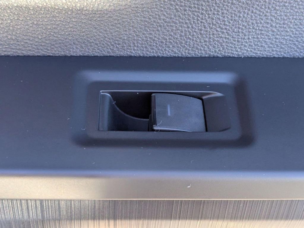 2025 Toyota Tundra Platinum - Photo 39