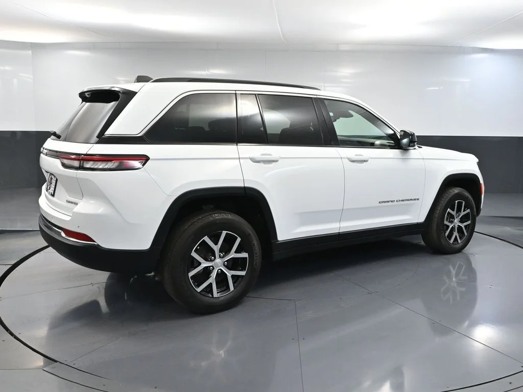 Certified Used 2024 White/off-white Jeep Limited image 5
