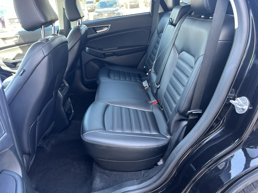 Used 2024 Agate Black Metallic Ford SEL image 19
