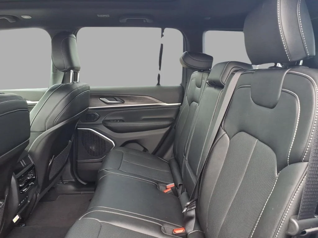 New 2026 Steel Blue Exterior Paint Jeep Limited Reserve image 7