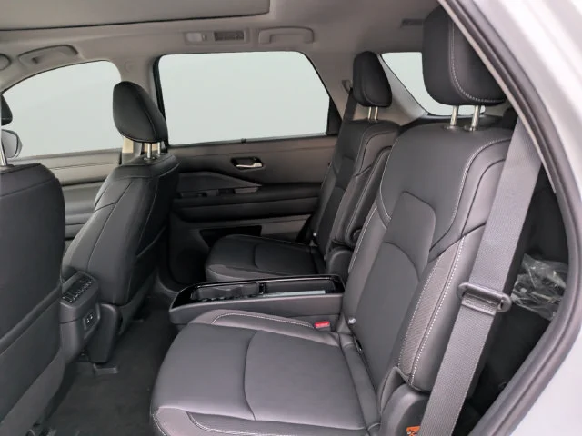 New 2026 Everest White Pearl TriCoat Nissan SL image 13