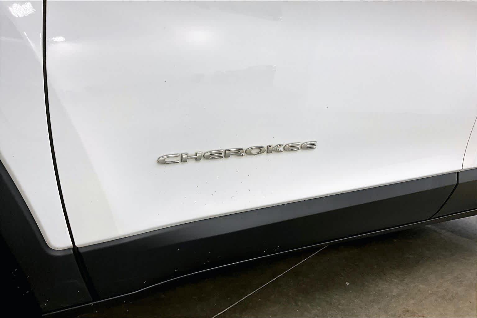 Used 2019 Bright White Clearcoat Jeep Limited image 31