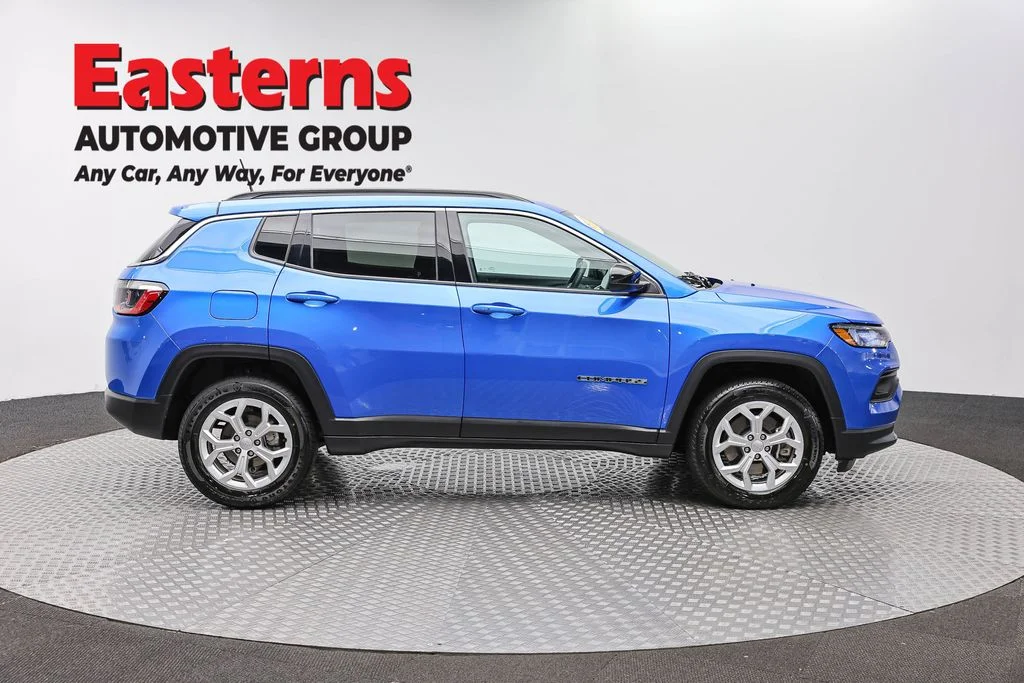 Used 2024 Blue Jeep Latitude image 4