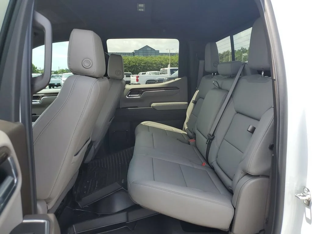 New 2026 Summit White Chevrolet LT image 30