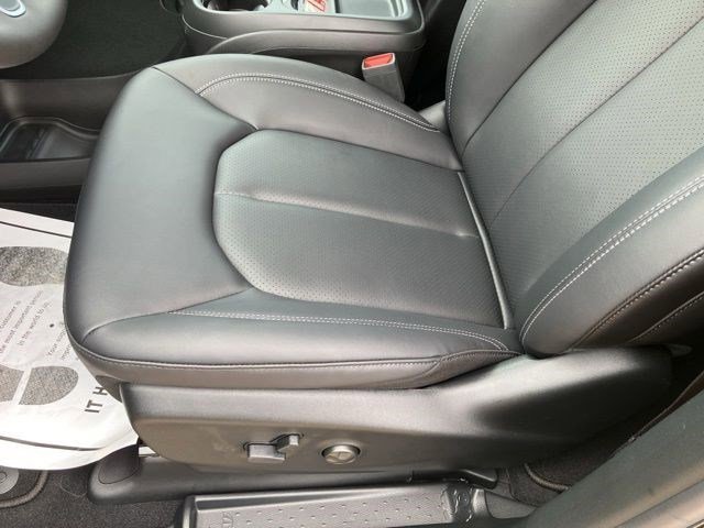 New 2027 Diamond Black Crystal Pearl-Coat Exterior Paint Chrysler Select image 11