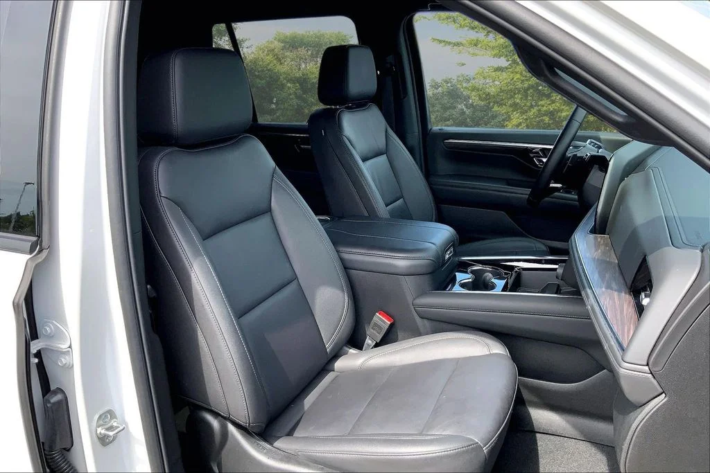 Used 2025 Beige Chevrolet Z71 image 29