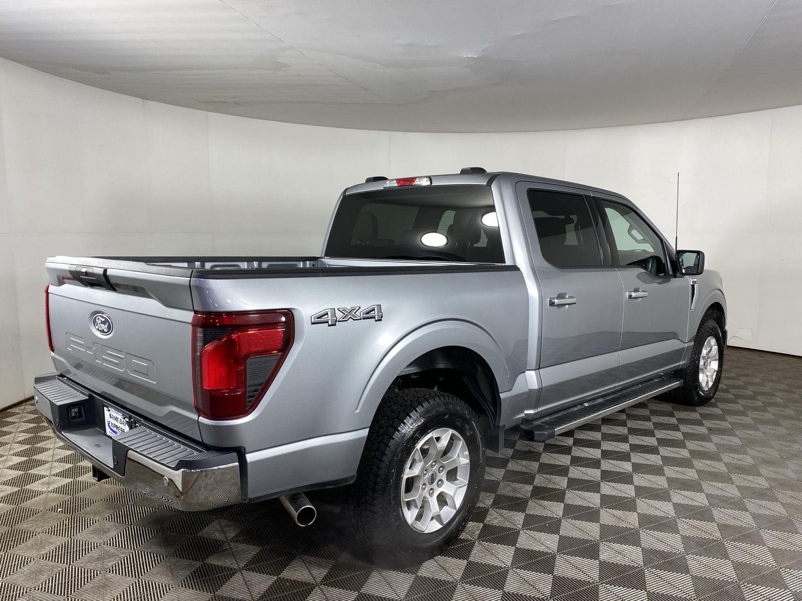 Used 2025 Iconic Silver Ford XLT image 7