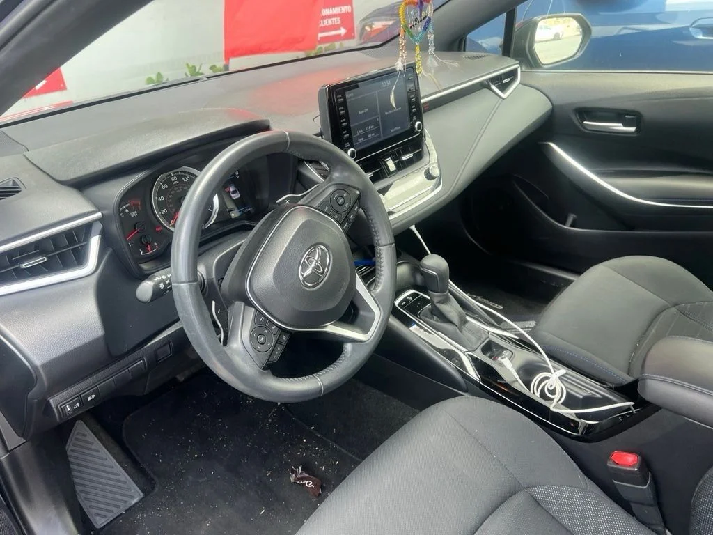 Used 2022  Toyota SE image 6
