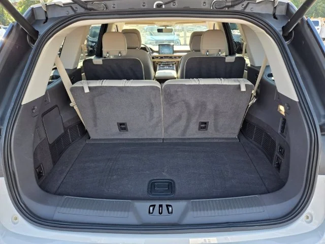 Used 2020 White Lincoln Reserve image 16